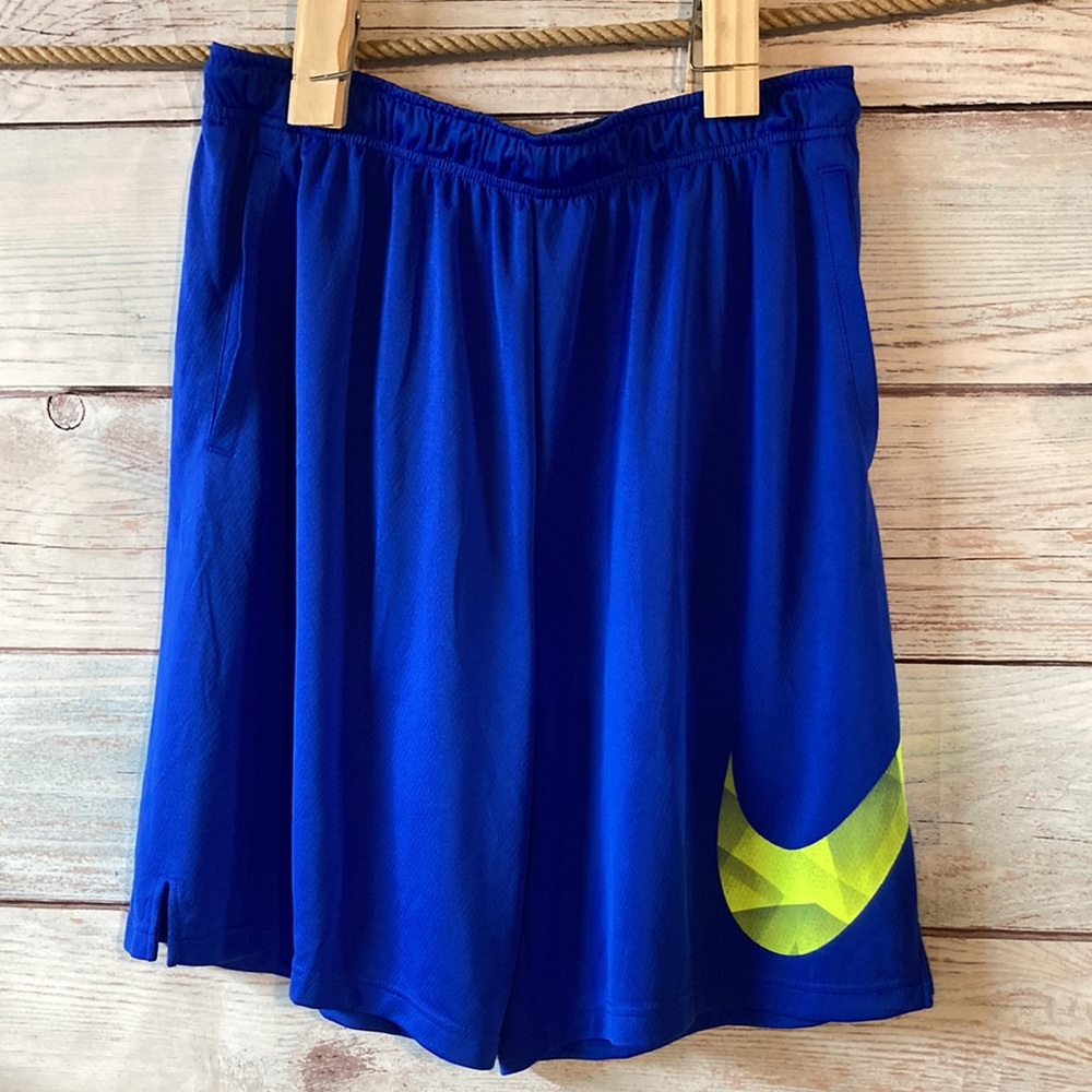 XXLT Nike Dri-Fit elastic waist blue shorts. New with tags. Two side poc…